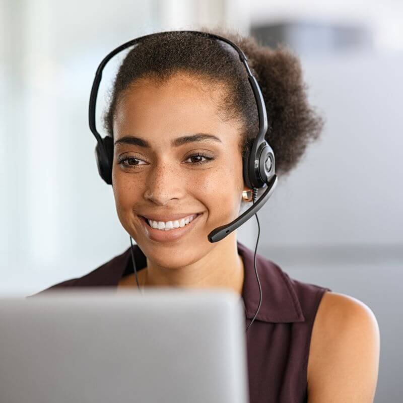 Customer service agent taking calls in a call center